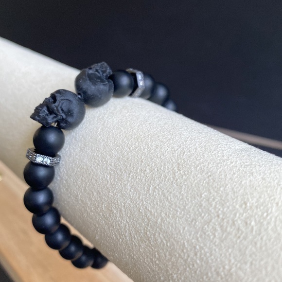 Matte Onyx Skull Bead Bracelet with Hex Beads - Picture 5 of 5